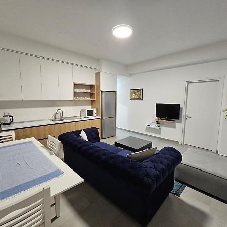 Daily Apartment In Center Tirana Exteriör bild