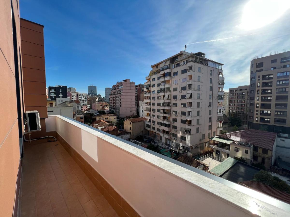Daily Apartment In Center Tirana Exteriör bild