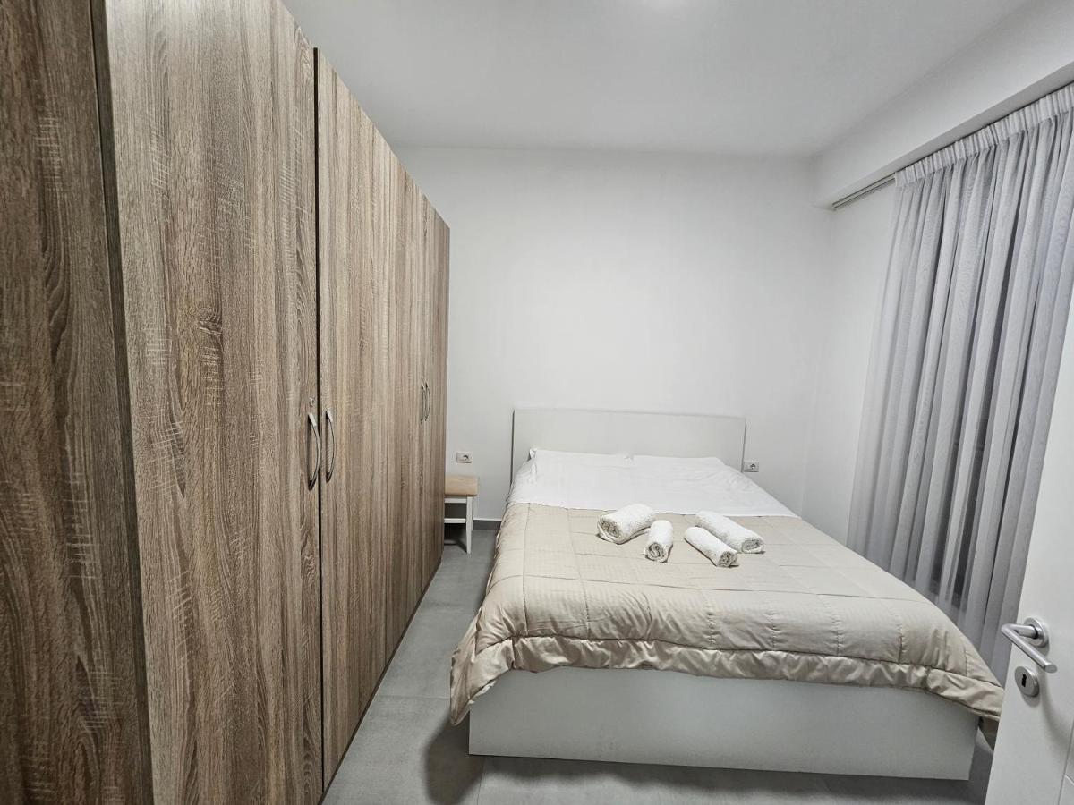 Daily Apartment In Center Tirana Exteriör bild
