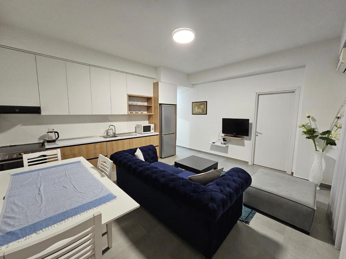 Daily Apartment In Center Tirana Exteriör bild