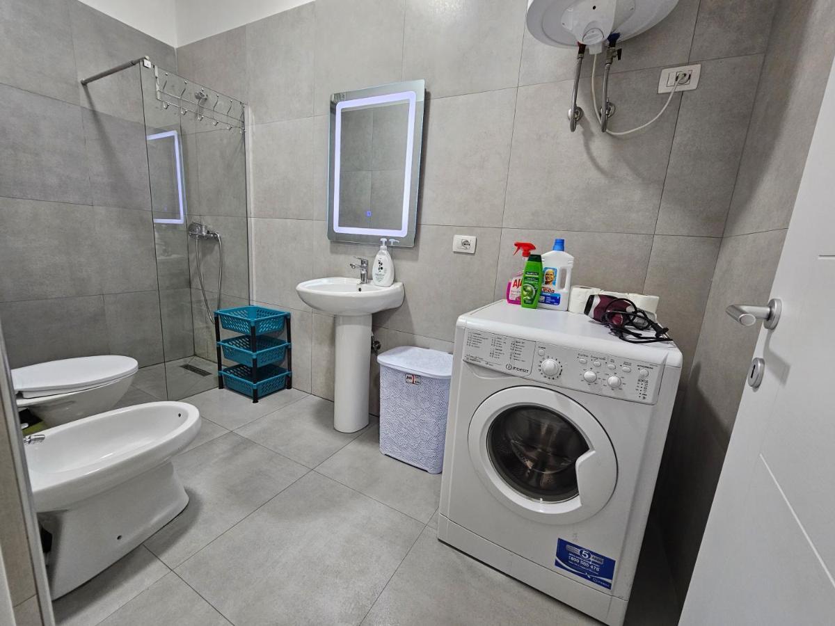 Daily Apartment In Center Tirana Exteriör bild