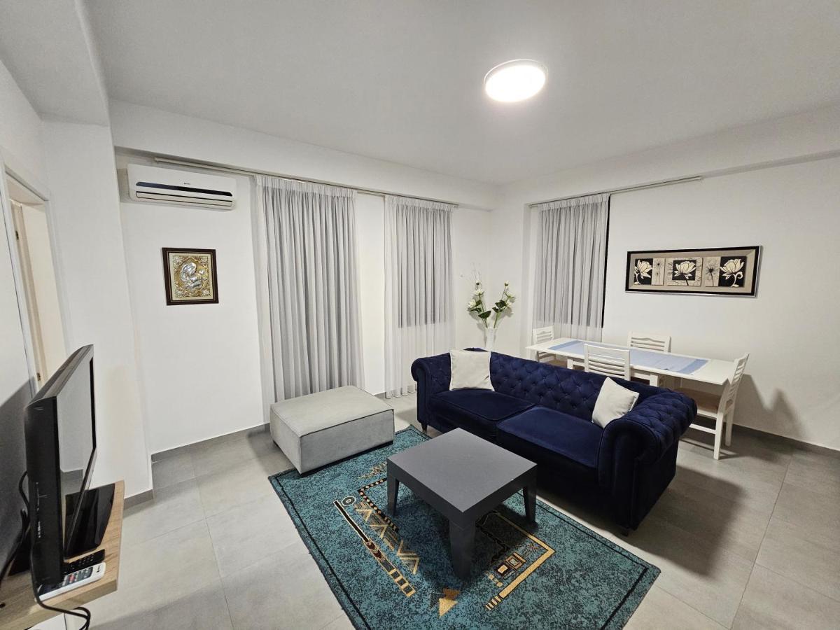 Daily Apartment In Center Tirana Exteriör bild